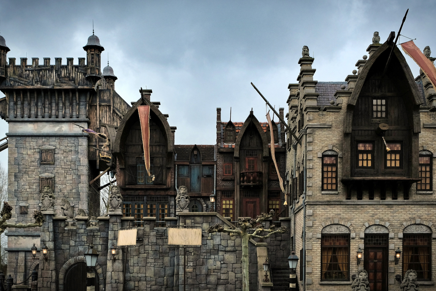hoeveel mensen werken er bij de efteling